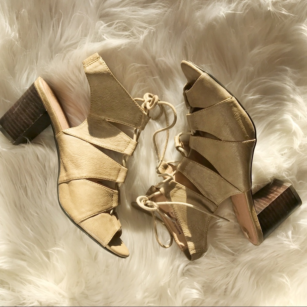 Restricted Kale Heeled Sandal